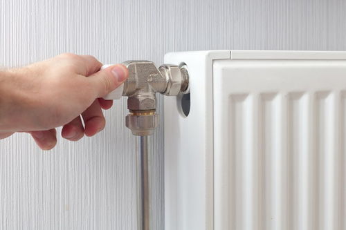 楼房更换地热分水器费用解析 材料与人工成本明细